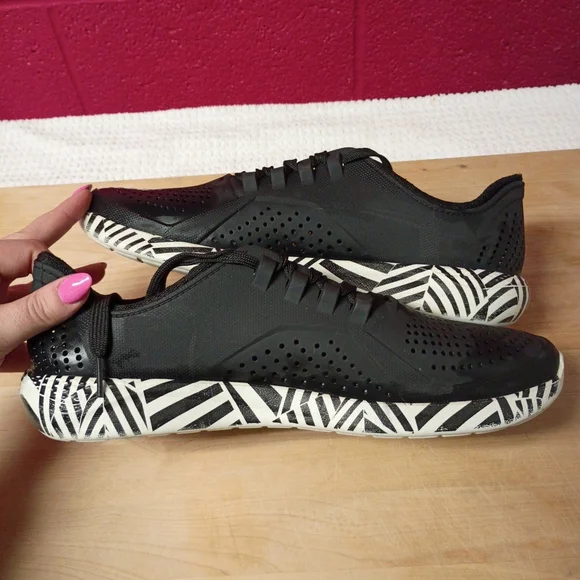 CROCS Black and White Mens Slip Ons - Picture 1 of 3